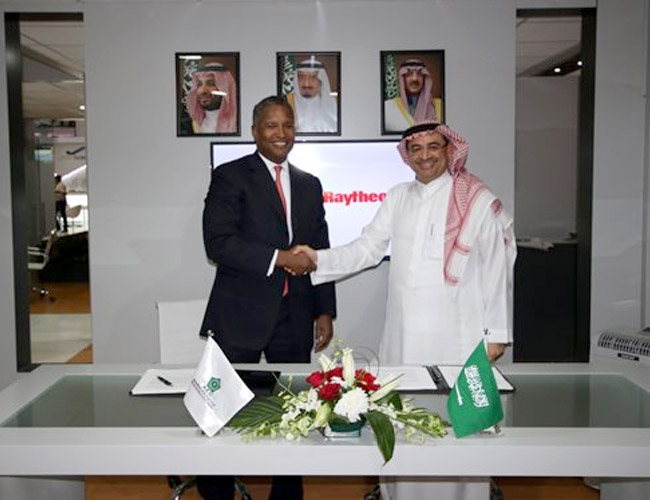 Raytheon and AEC sign agreement at Dubai Air Show